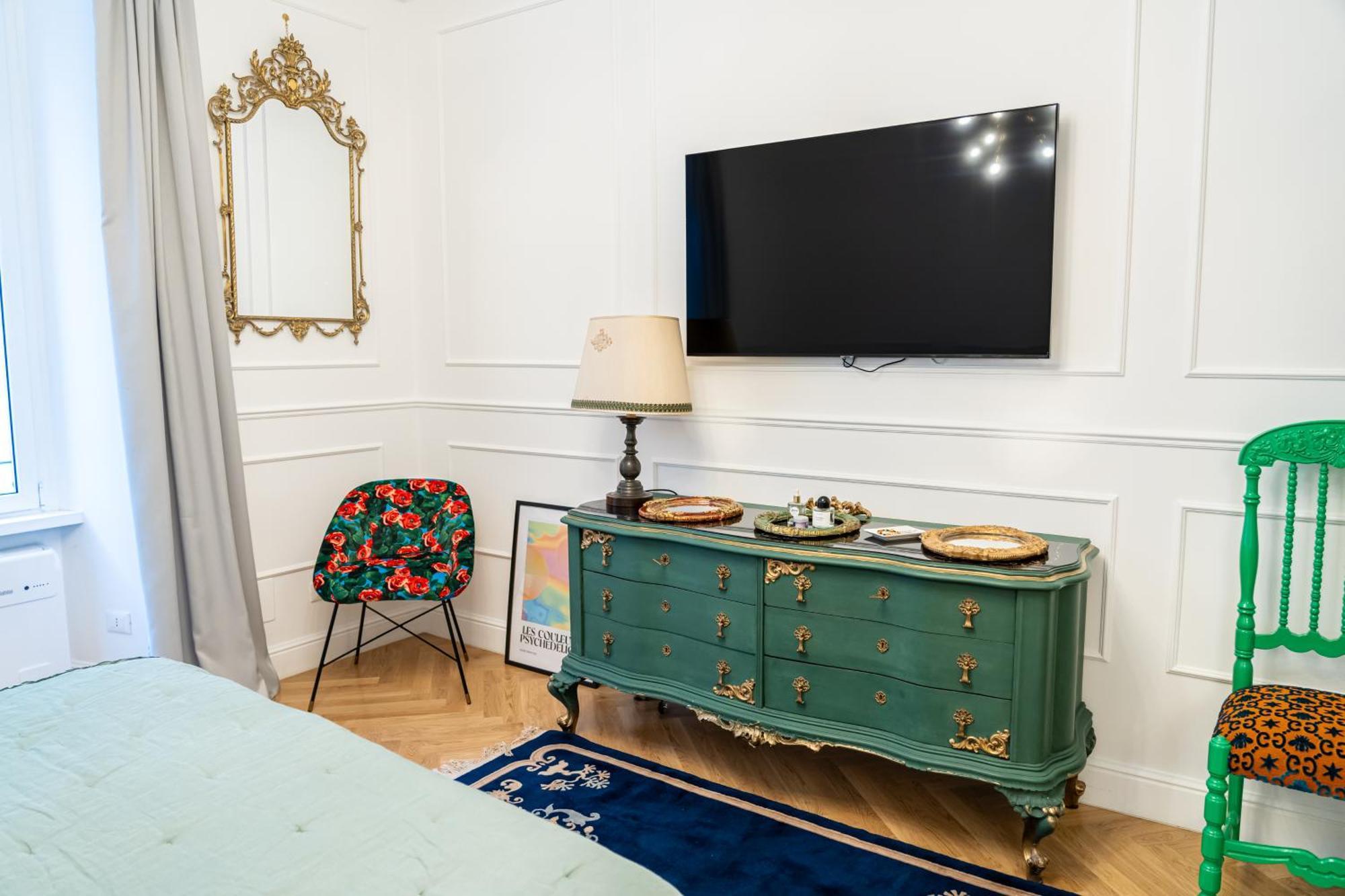 Vatican Boutique Rhome